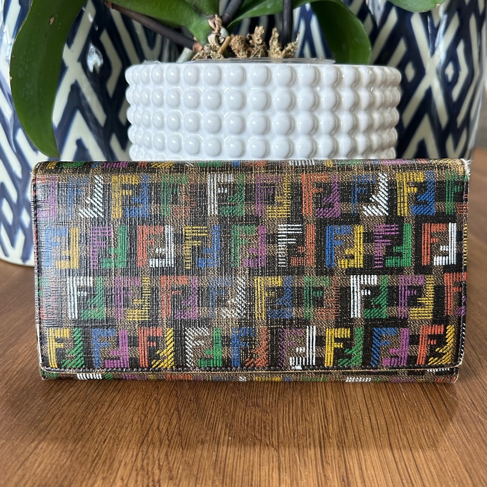 Fendi Wallet 🩷🤎💚🖤💛💜